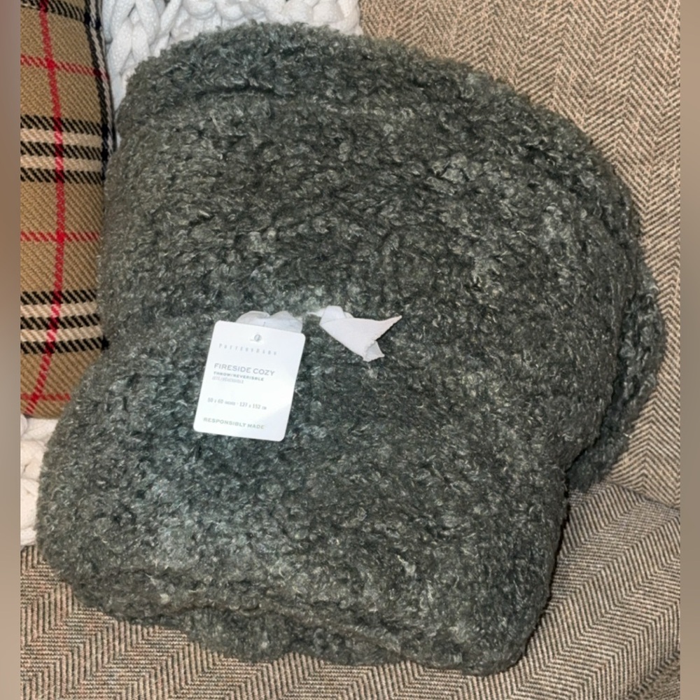 [SALE] NWT Pottery Barn Fireside Cozy Reversible Throw Blanket 50x60 Evergreen